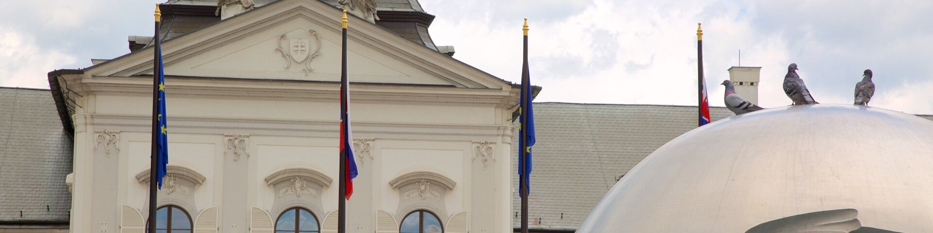 Presidential Palace featuring an administrative buidling, a statue or sculpture and chateau or palace