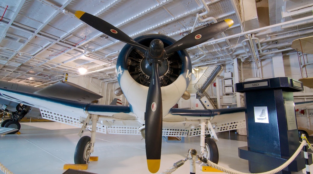 USS Yorktown mostrando vistas internas e aeronave