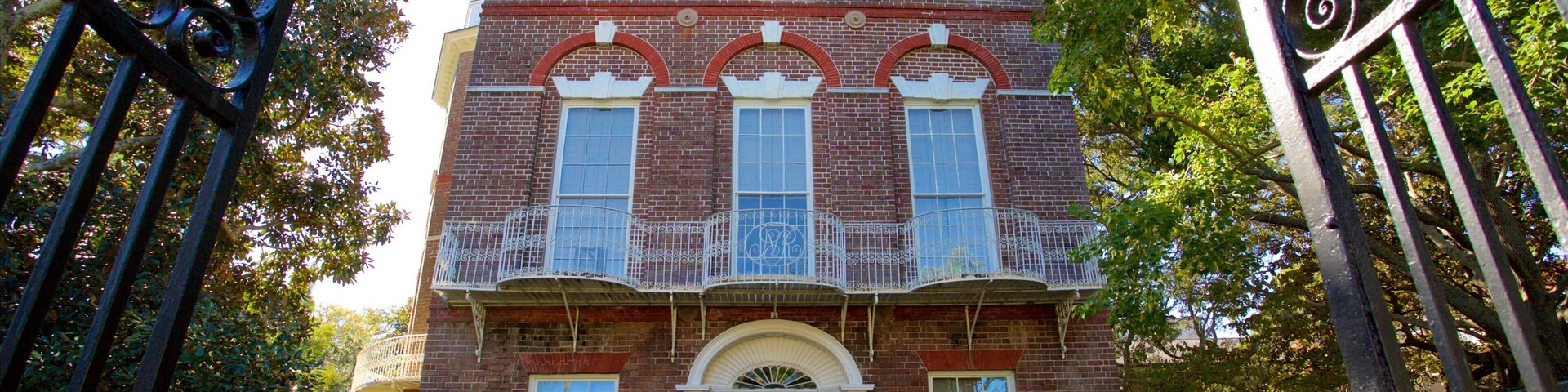 Nathaniel Russell House ofreciendo una casa y elementos patrimoniales