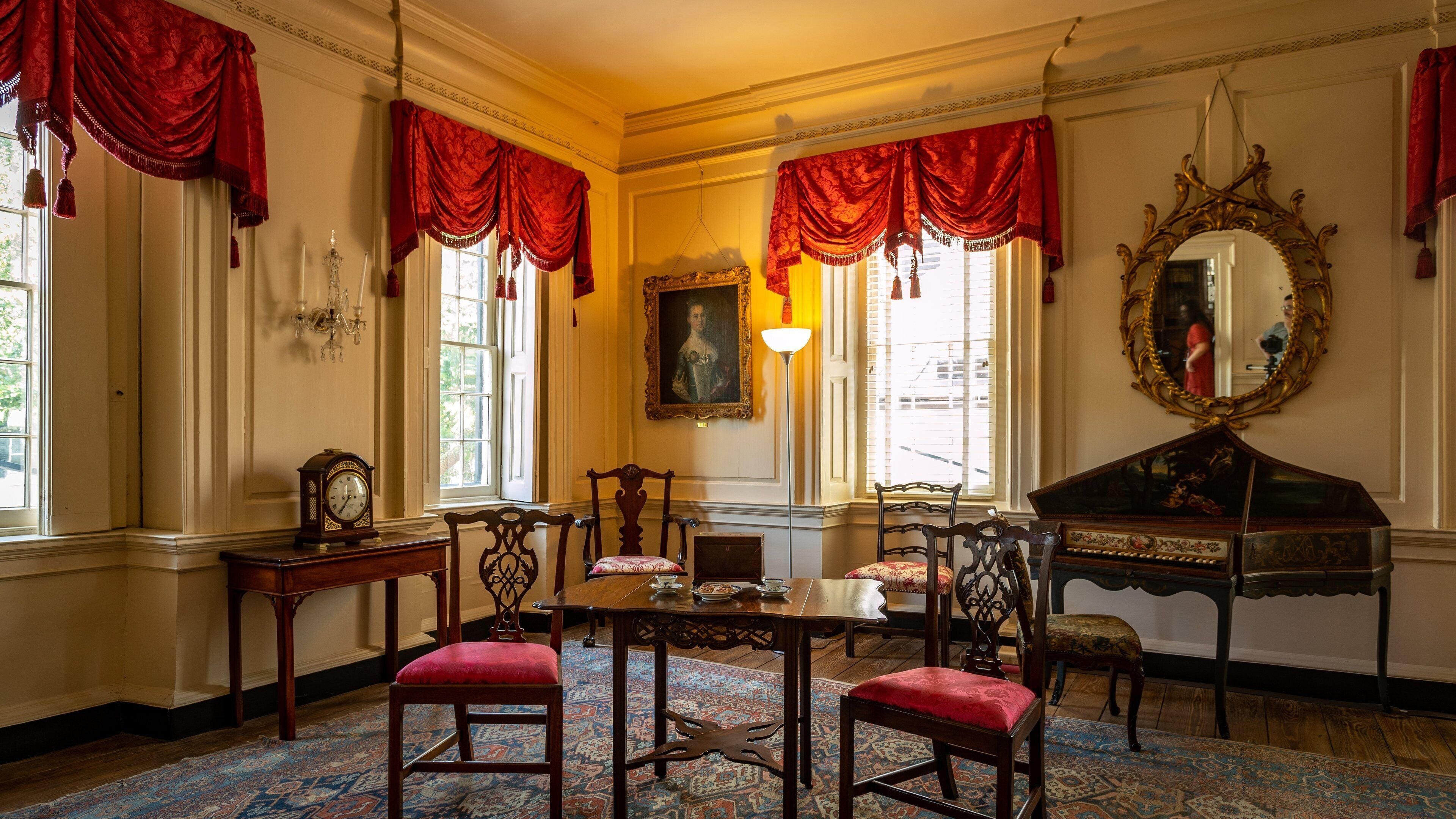 Heyward-Washington House showing heritage elements, interior views and a house
