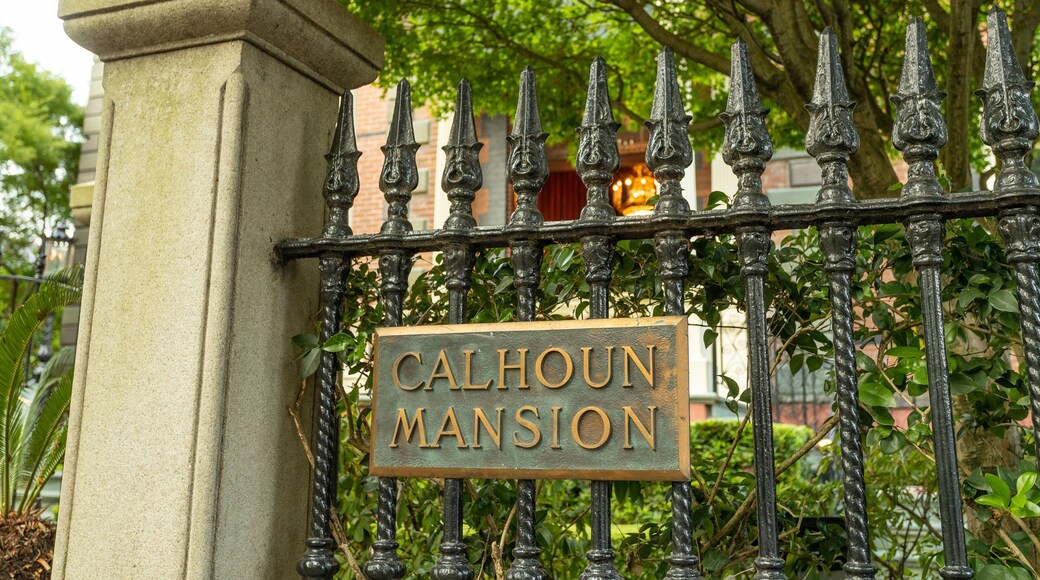 Calhoun Mansion which includes signage