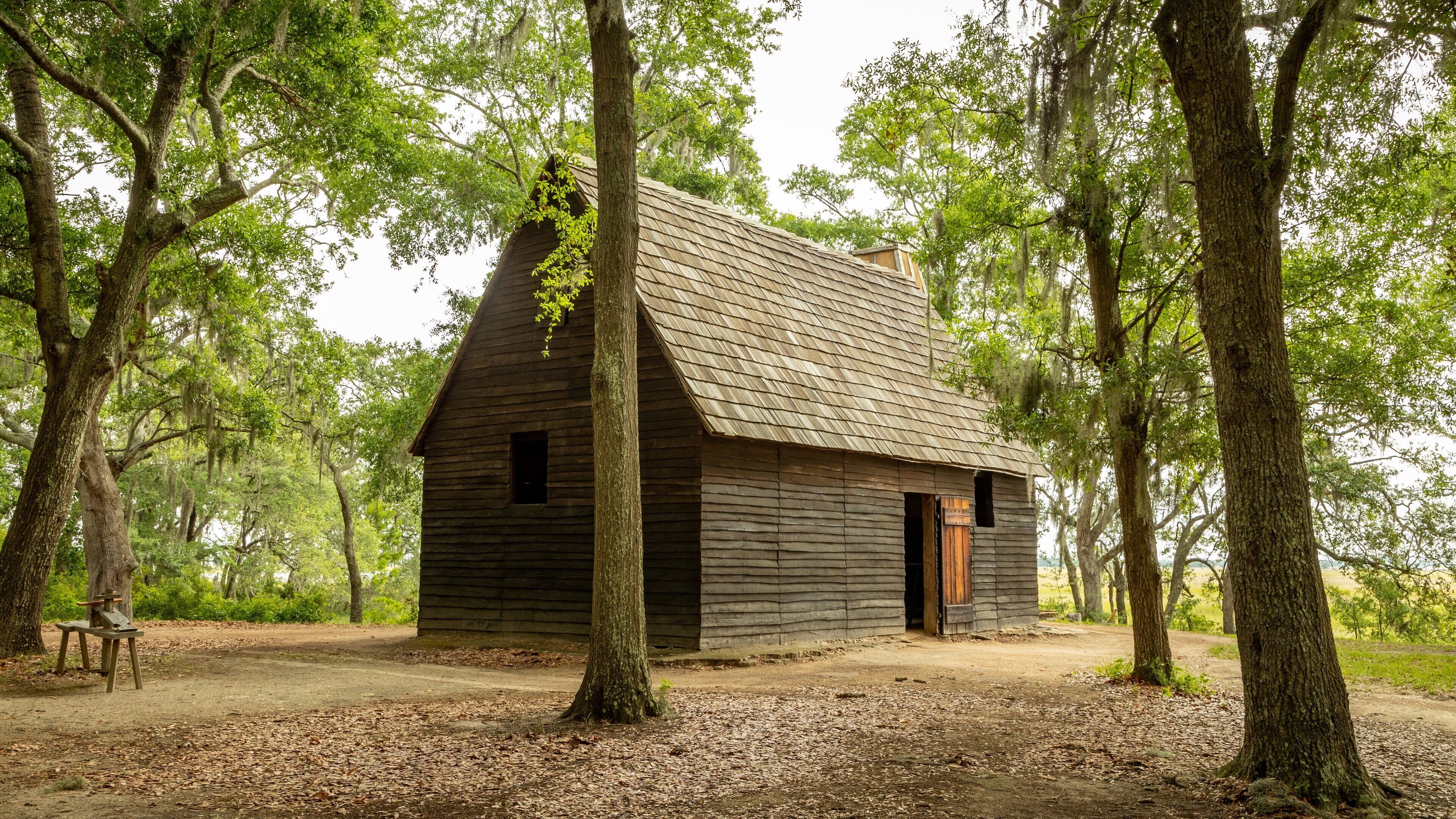 Charles Towne Landing State Historic Site showing heritage elements and a house