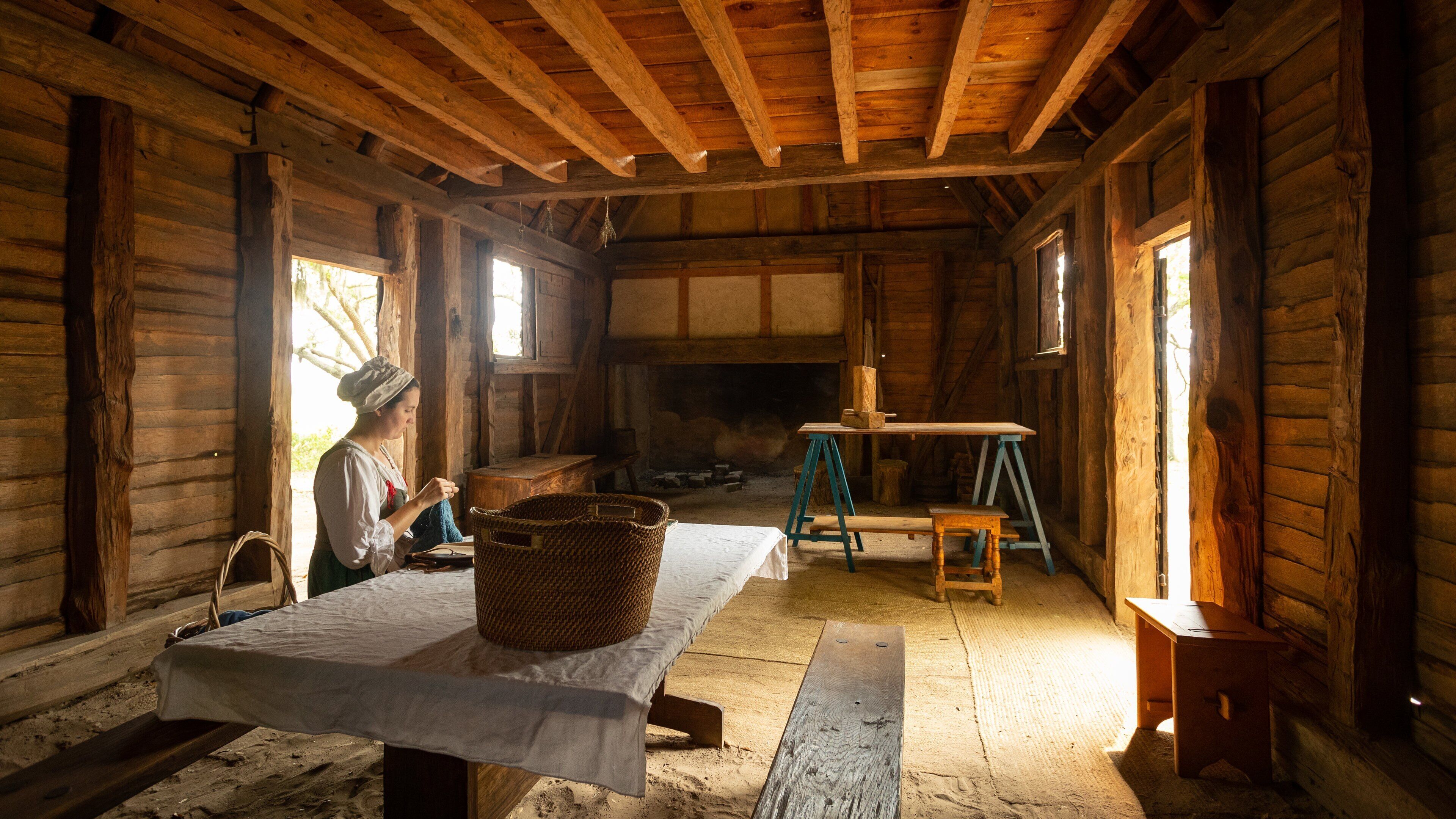 Charles Towne Landing State Historic Site showing heritage elements, interior views and a house