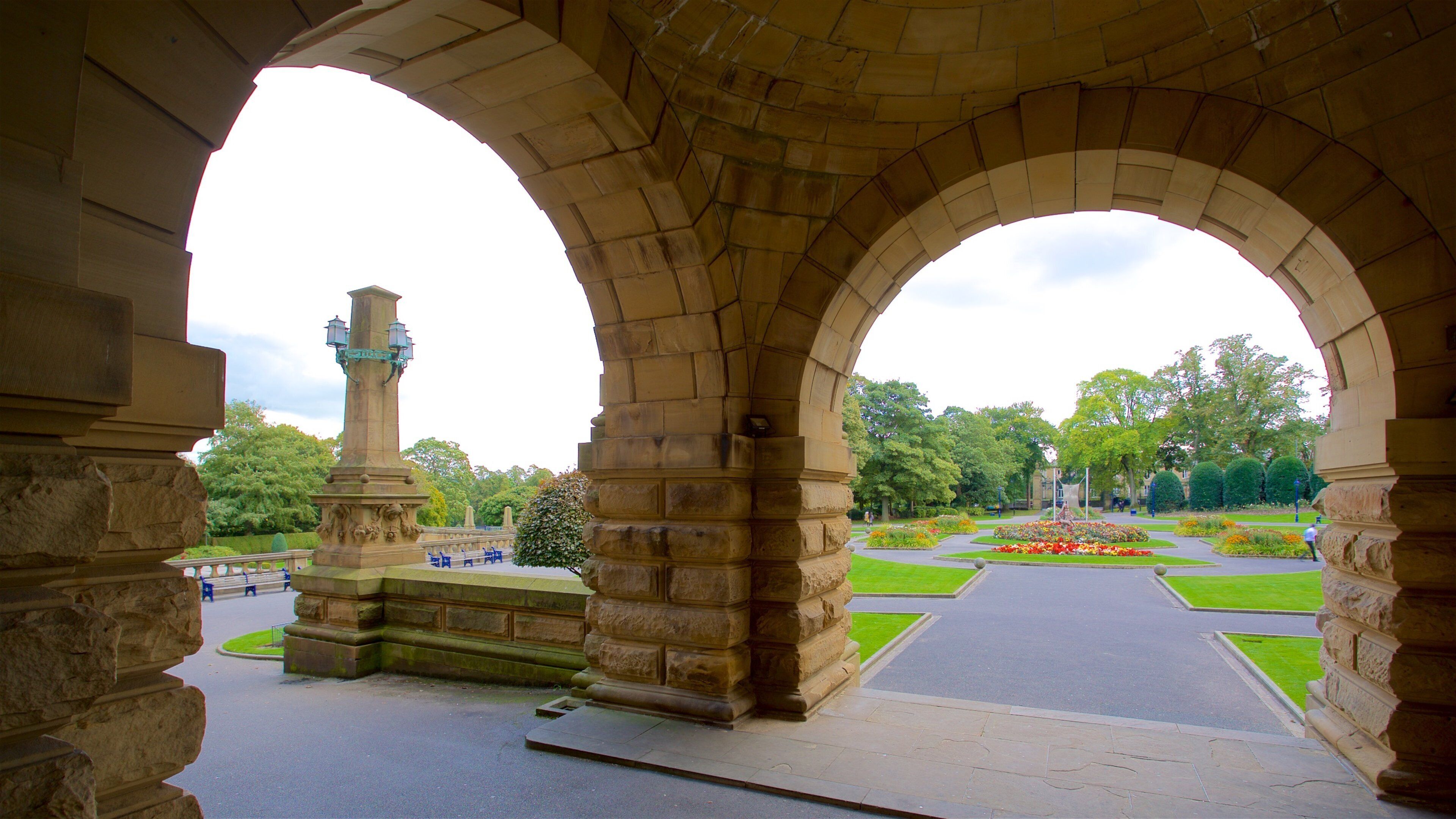 Cartwright Hall Art Gallery which includes heritage elements and a park