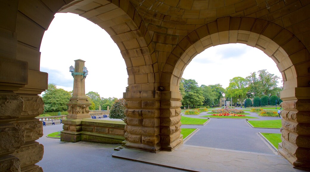 Cartwright Hall Art Gallery which includes heritage elements and a park