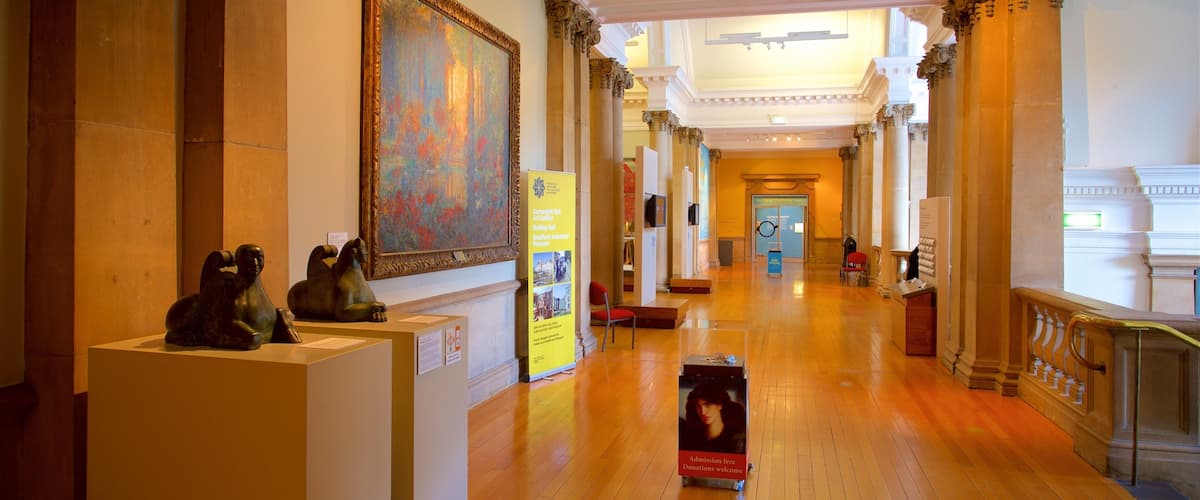Cartwright Hall Art Gallery ofreciendo vistas interiores y arte
