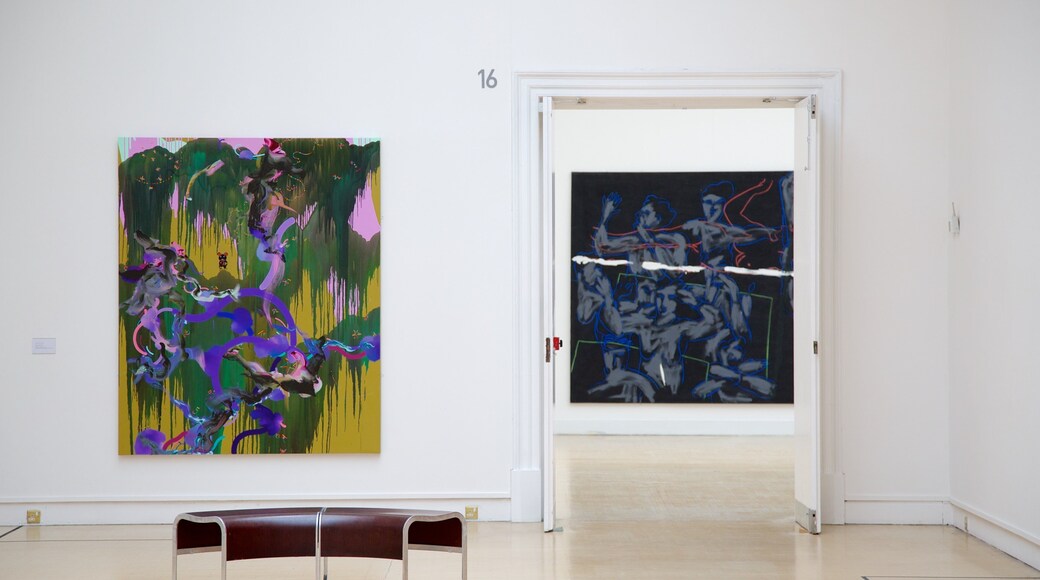 Leeds City Art Gallery som omfatter interiør og kunst