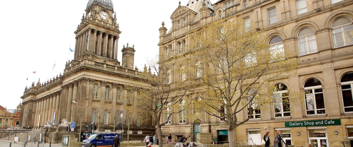 Leeds City Art Gallery showing heritage architecture
