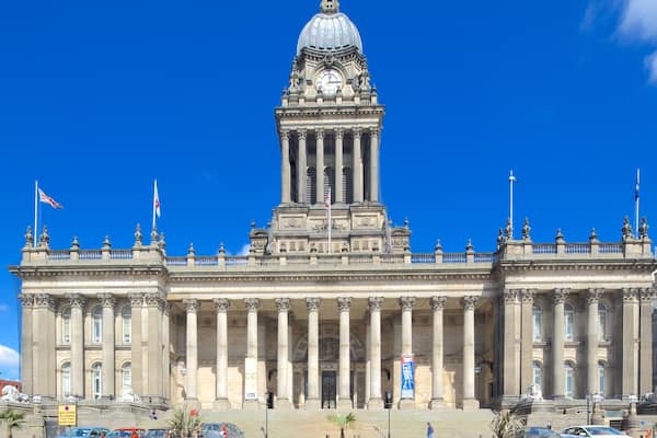 HĂŽtel de ville de Leeds mettant en vedette bĂątiment public et patrimoine architectural