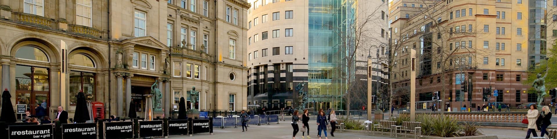 Leeds City Square which includes a city, a square or plaza and an administrative buidling