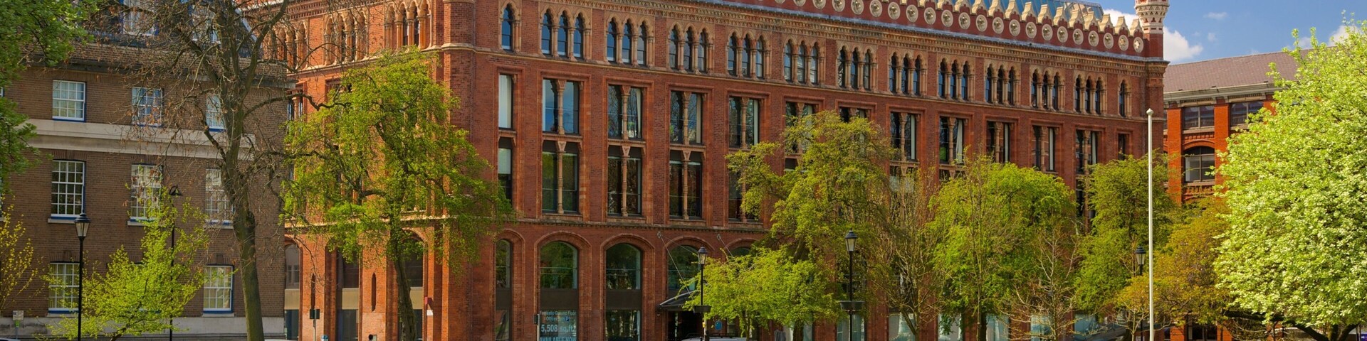 Leeds Park Square featuring a park and heritage architecture