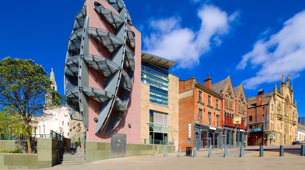 Millennium Square mostrando arquitectura moderna