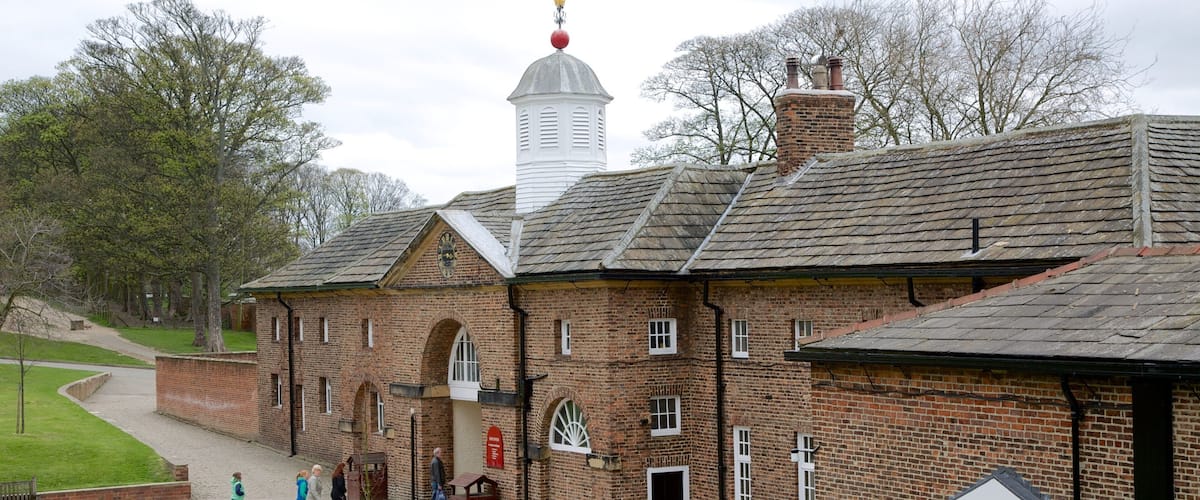 テンプル ニューサム ハウス 表示 城 と 遺跡・遺産