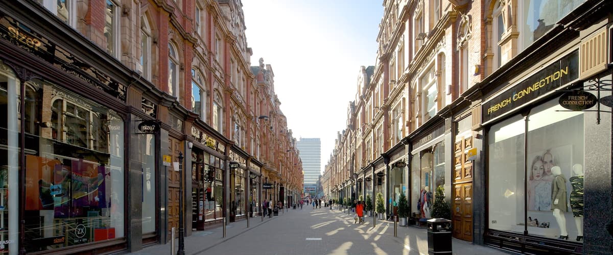 Victoria Quarter featuring street scenes and heritage architecture