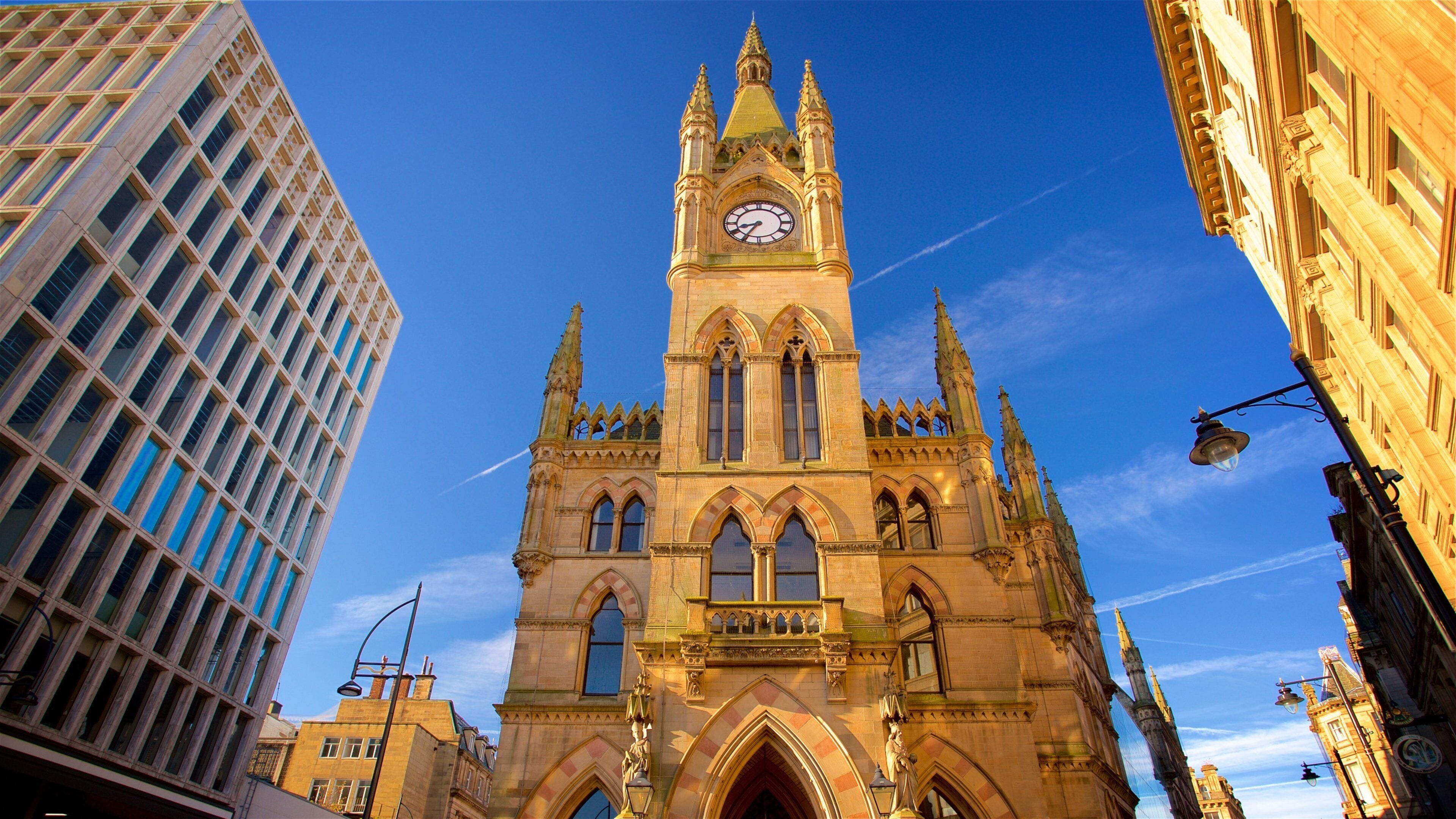 Wool Exchange featuring heritage architecture and a church or cathedral