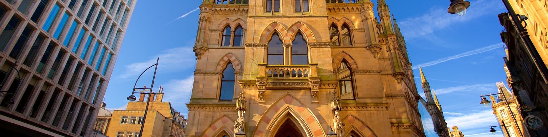 Wool Exchange featuring heritage architecture and a church or cathedral