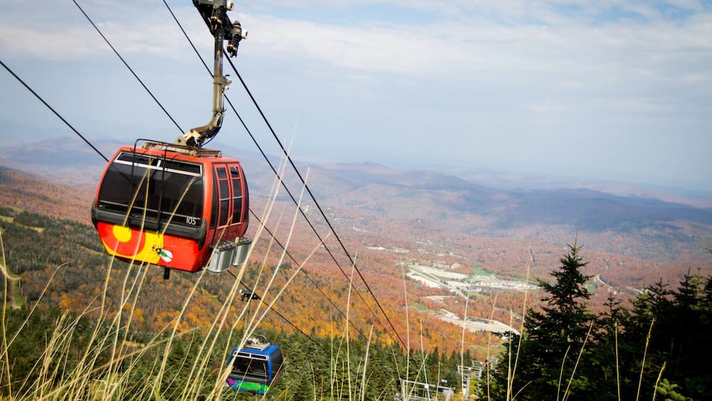 Killington Ski Resort featuring autumn colours, a gondola and forest scenes