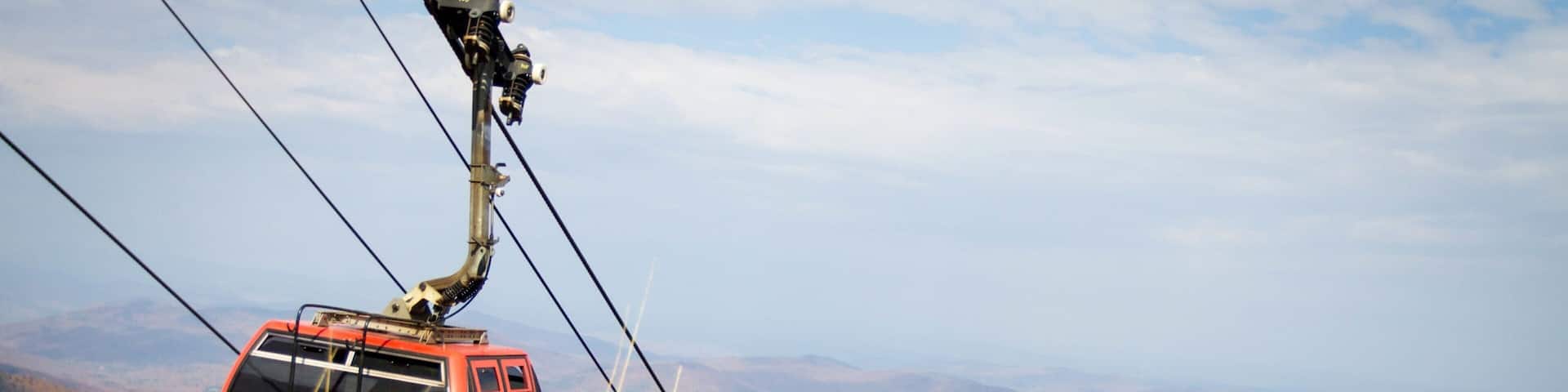 Lomanviettopaikka Killingtonissa joka esittää syksyn lehdet, metsänäkymät ja gondoli