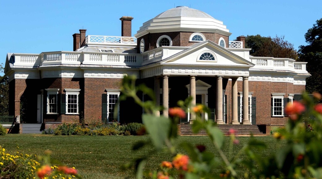 Jefferson’s plantation home confirmed as UNESCO cultural site in 1987. Lots of visitors daily, so shooting something in the foreground helps to mask wanderers.