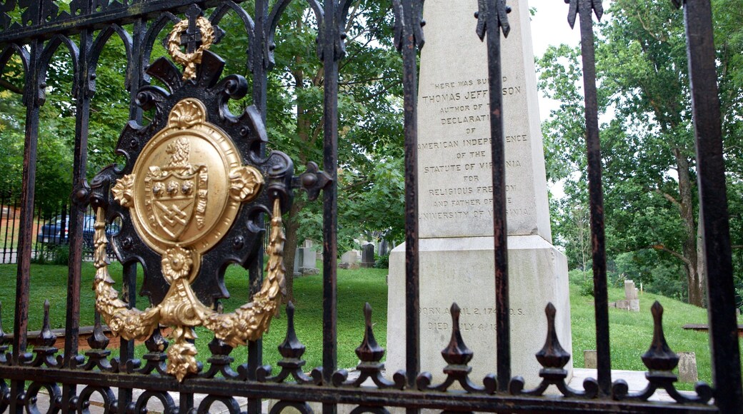 Monticello showing heritage elements and a memorial