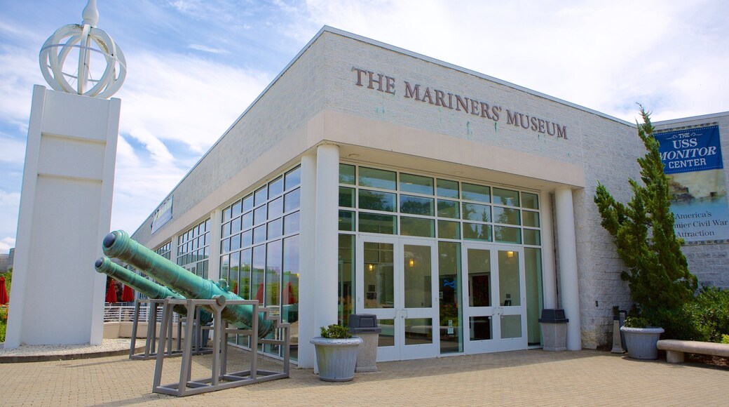Mariner\'s Museum showing signage