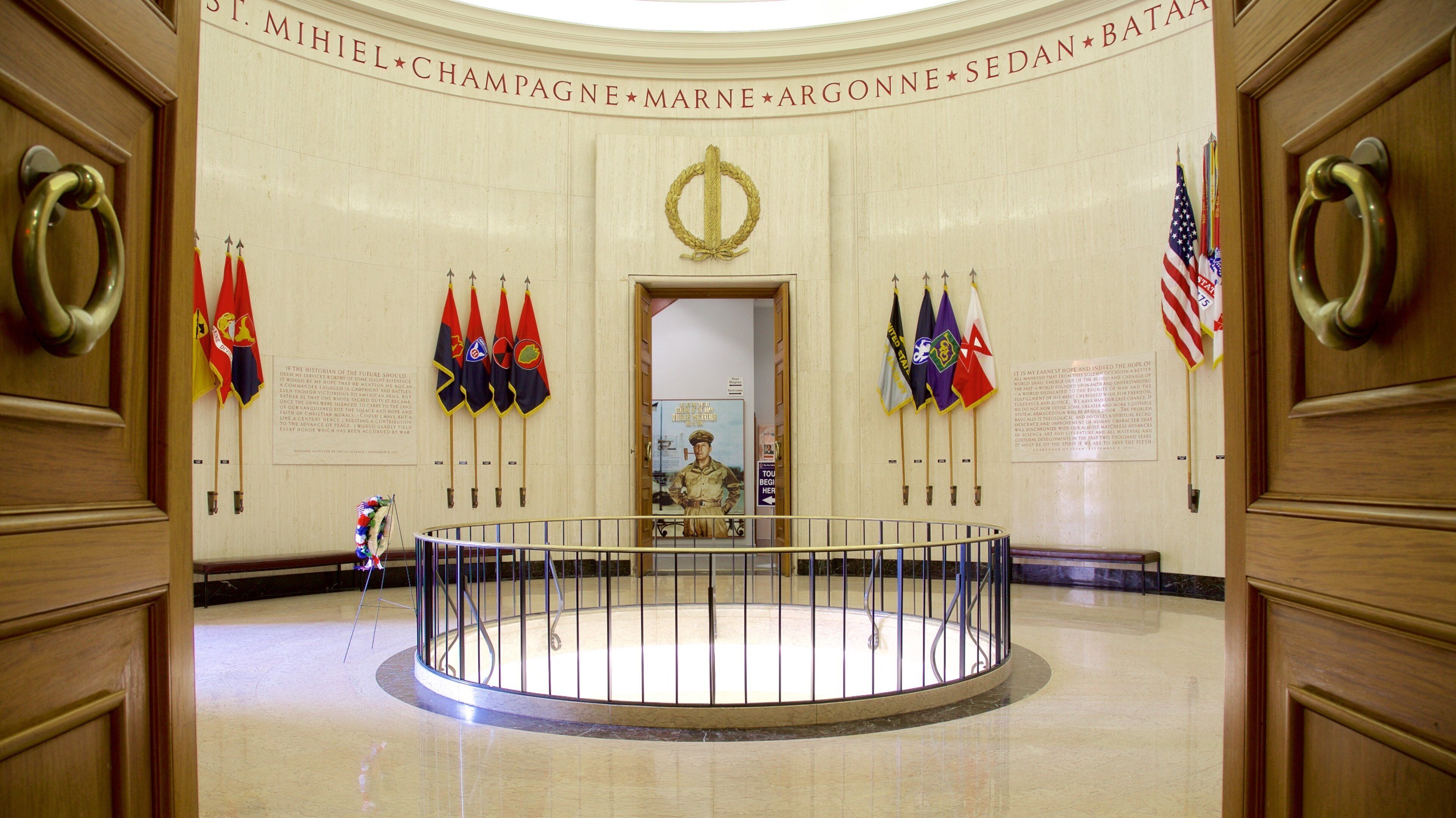 Douglas MacArthur Memorial que inclui elementos de patrimônio e vistas internas