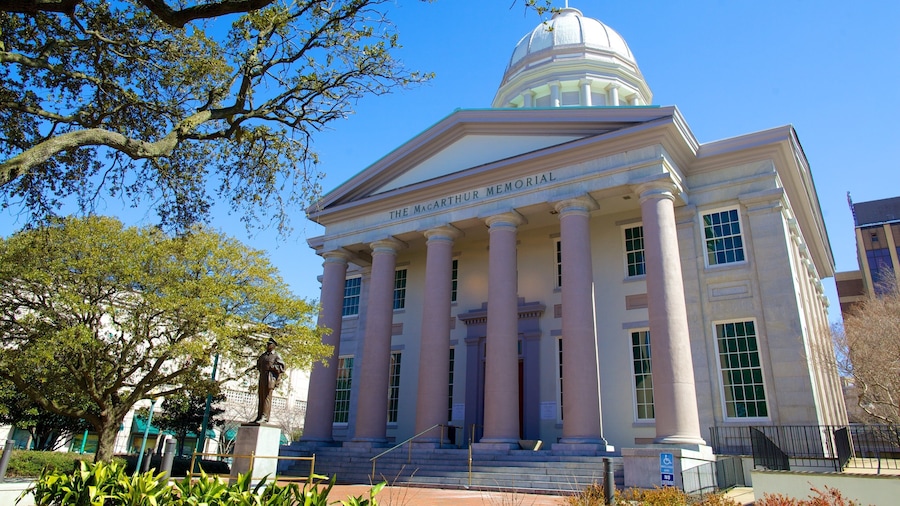 Douglas MacArthur Memorial featuring a memorial, heritage architecture and art