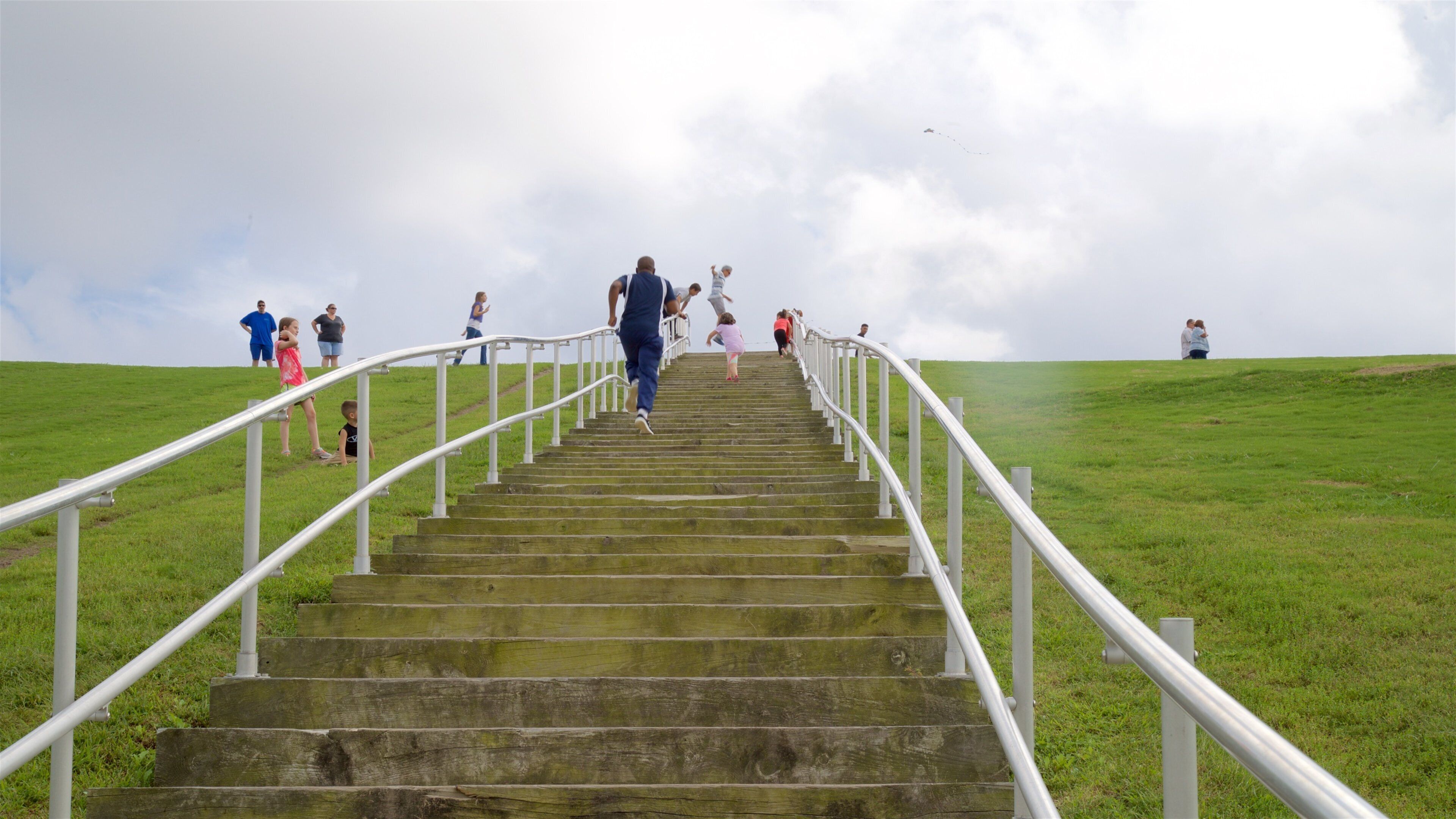 Mount Trashmore Park showing a garden as well as a small group of people
