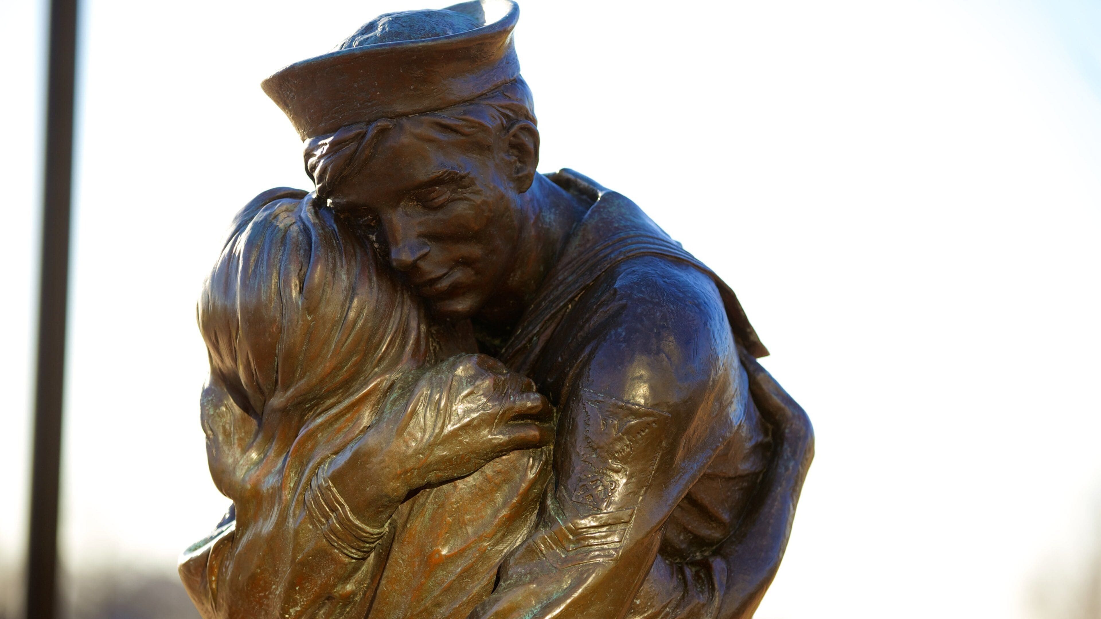 Town Point Park showing a statue or sculpture and a monument