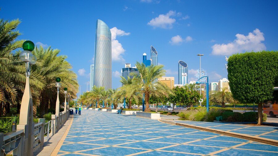 The Corniche que inclui uma praça ou plaza, arquitetura moderna e uma cidade