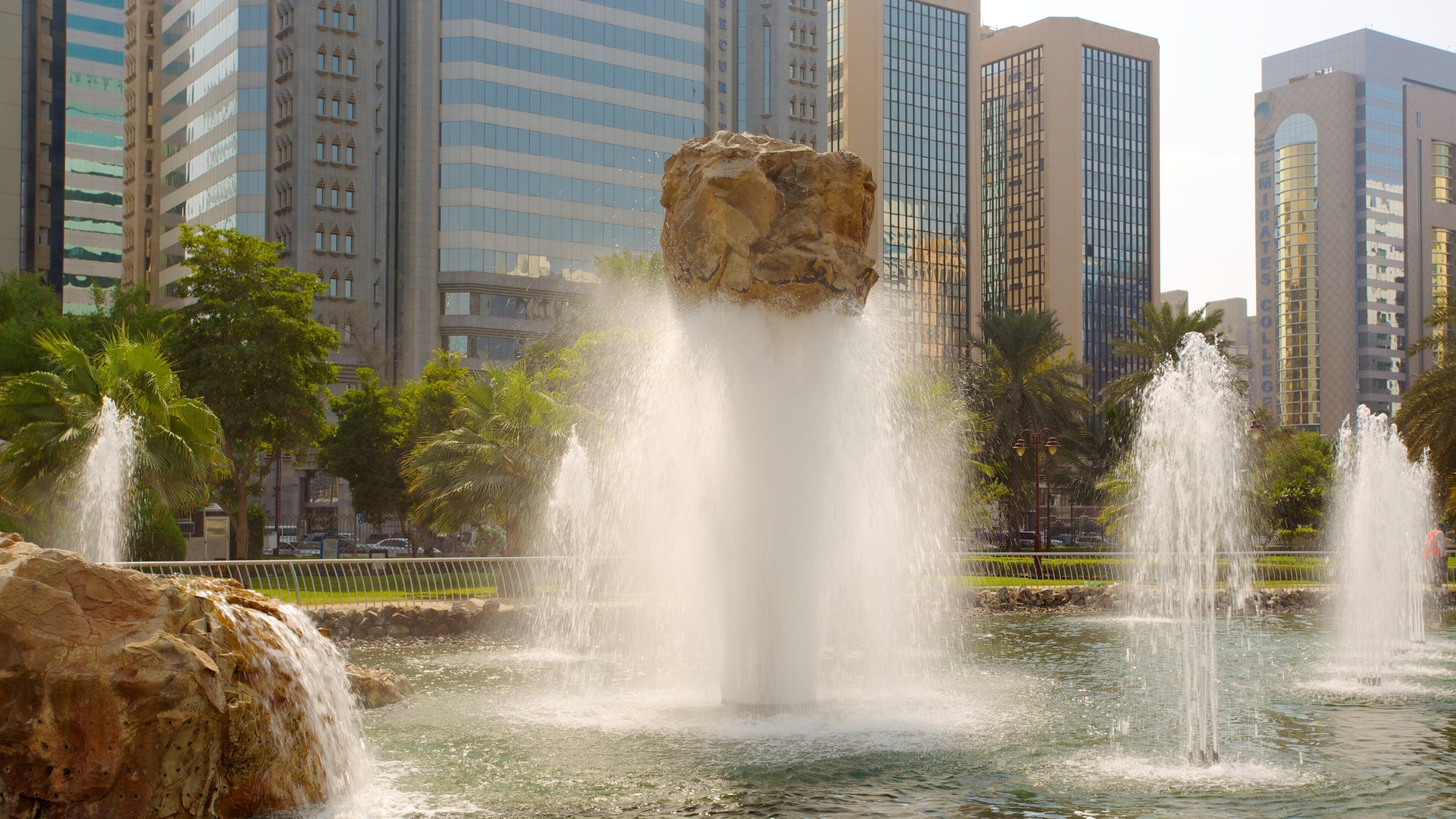 Capitol Park mostrando una ciudad y una fuente