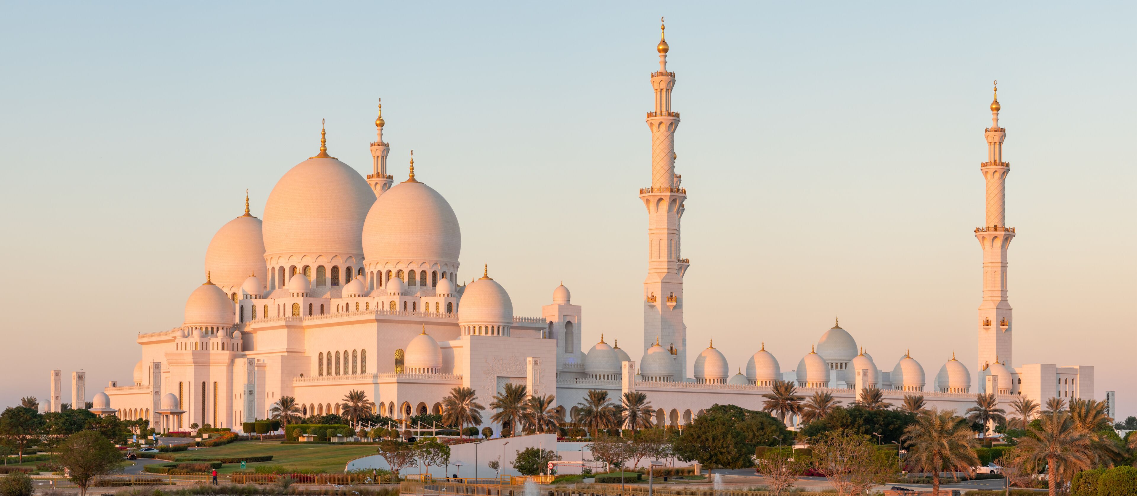 Panorama of Sheikh Zayed Grand Mosque in Abu Dhabi, UAE