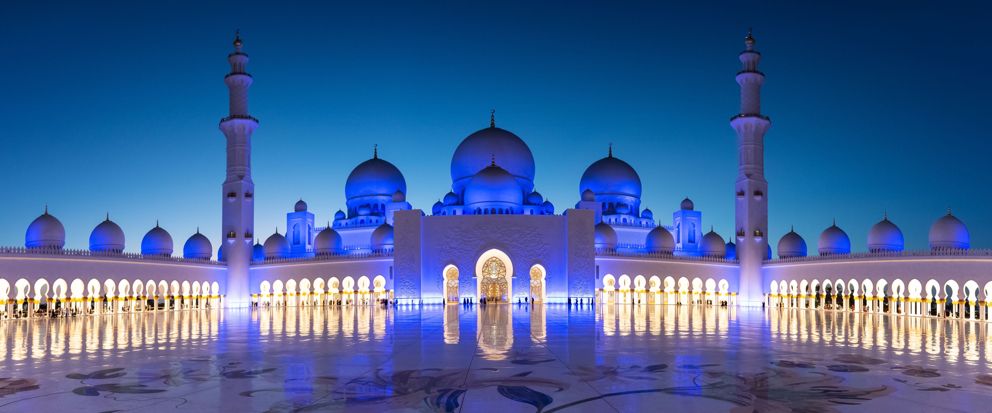 Panorama of Sheikh Zayed Grand Mosque in Abu Dhabi near Dubai at night, United Arab EMirates