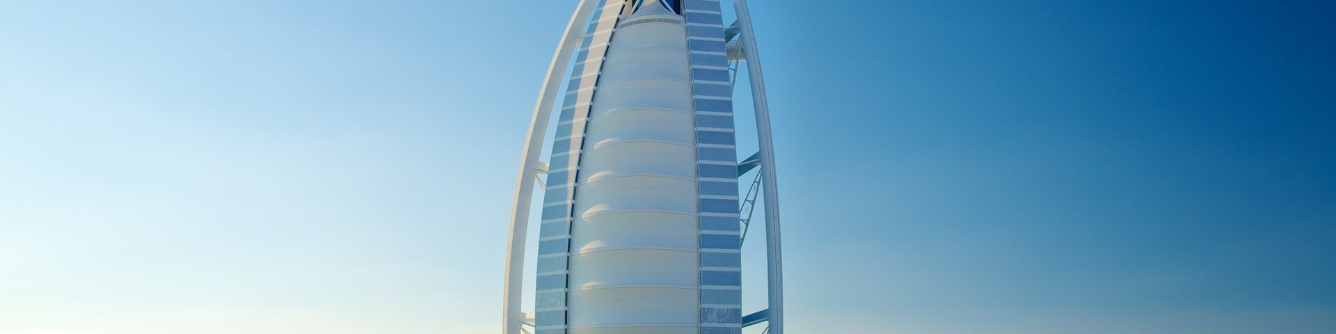Parque Aquático Wild Wadi que inclui um edifício, paisagens litorâneas e arquitetura moderna