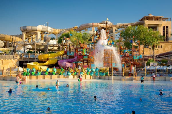 Wild Wadi che include parco acquatico e piscina