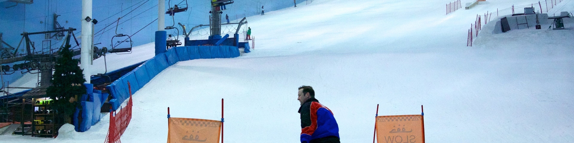Ski Dubai featuring snow, interior views and snow boarding