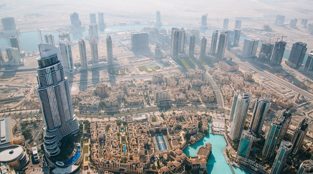 Burj Khalifa showing a city, a skyscraper and landscape views