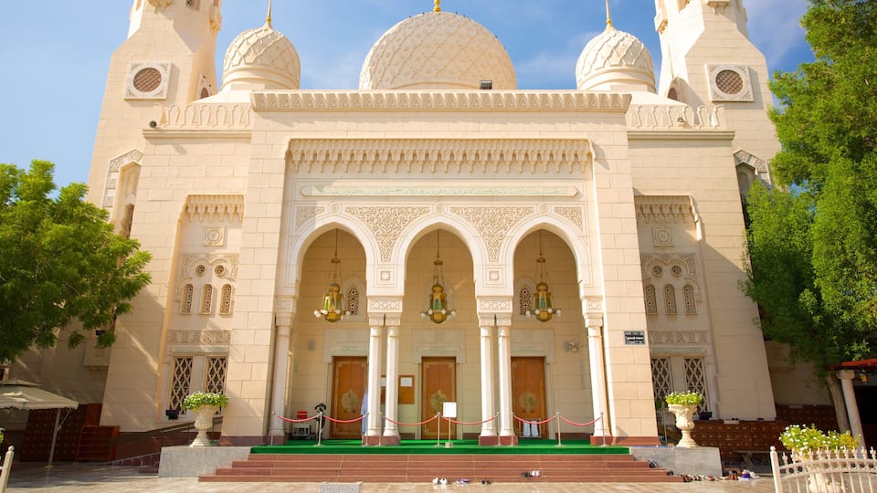 Jumeirah Mosque which includes a mosque and heritage architecture