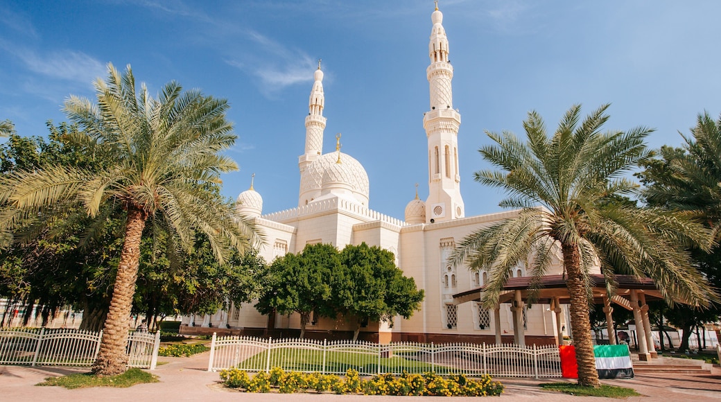 Jumeirah Mosque which includes a park and heritage architecture