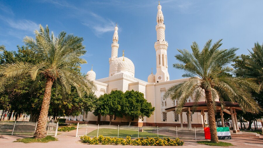 Jumeirah Mosque which includes a park and heritage architecture