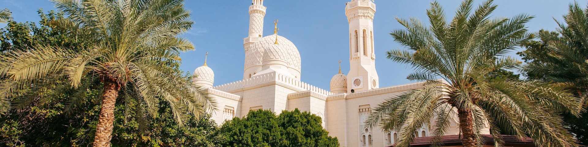 Jumeirah Mosque which includes a park and heritage architecture