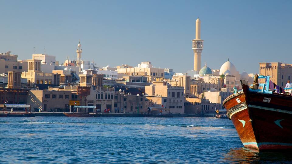 Dubai Creek das einen Stadt, Skyline und Bootfahren