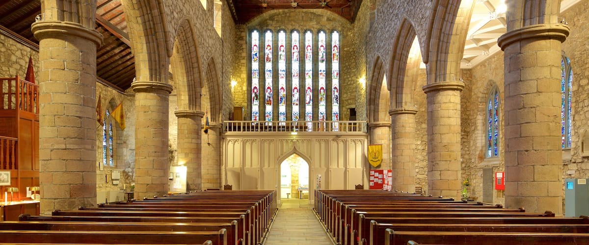 Cathedral of St. Machar que incluye una iglesia o catedral, elementos religiosos y vistas interiores