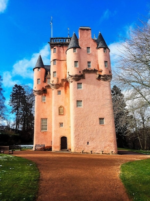 Didn't get to have a look inside but still had a stroll around the grounds.