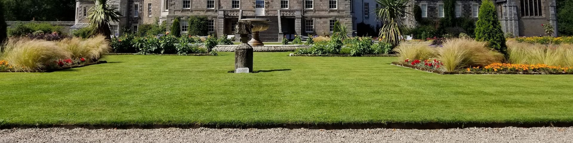 A beautiful historical mansion and gardens of the Gordon Family with an expansive amount of history and art to learn about.
#GreatEstates
#Europe
#Mansions