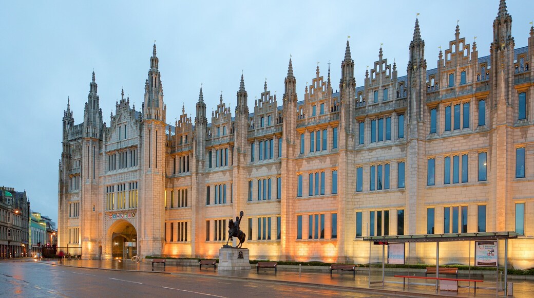 Marischal Museum featuring a city, heritage architecture and street scenes
