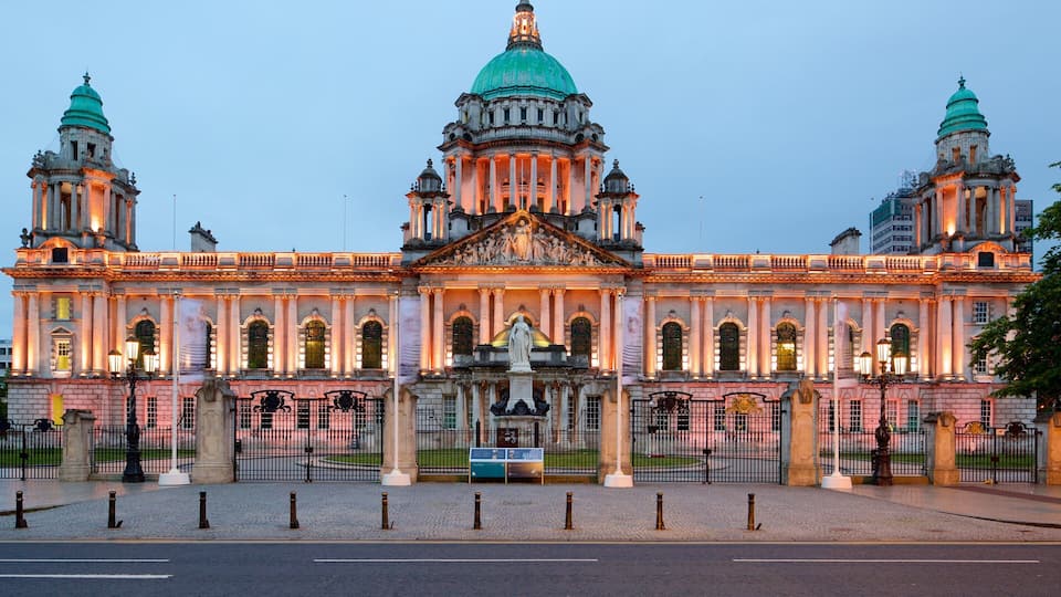 Belfast City Hall which includes heritage architecture, chateau or palace and heritage elements