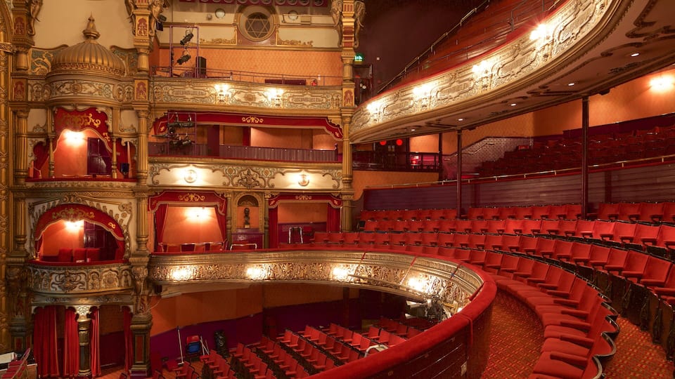 Operagebouw Grand bevat theaters, interieur en historische architectuur