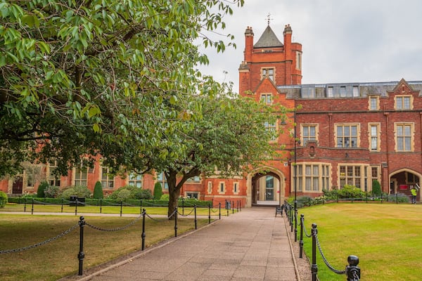 Queen\'s University of Belfast featuring heritage architecture