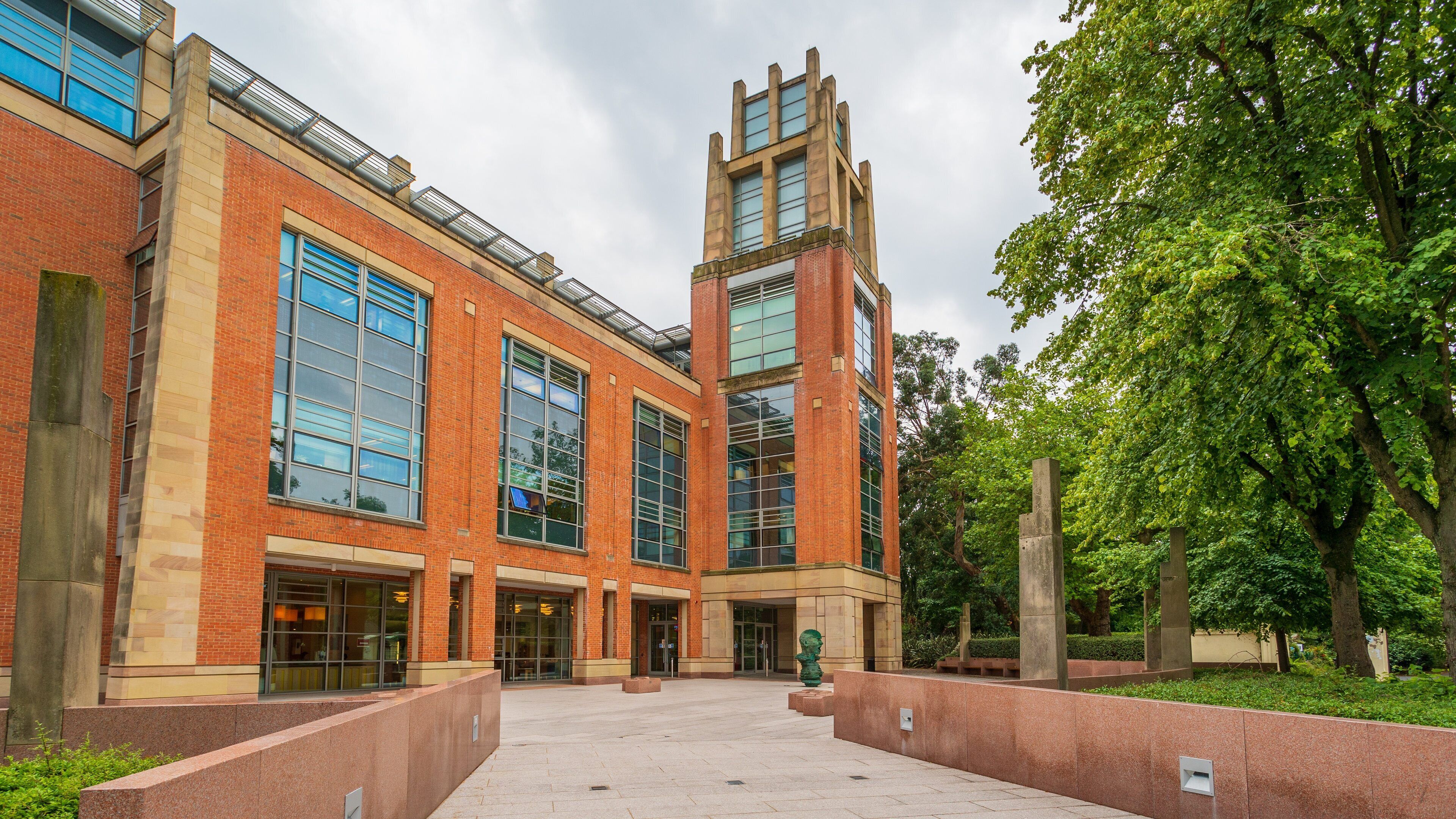 Queen\'s University of Belfast